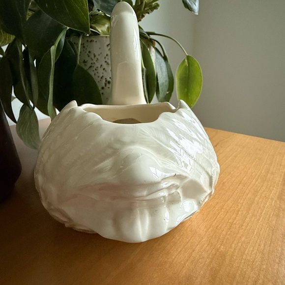 Adorable White Swan Planter - Picture 4 of 4